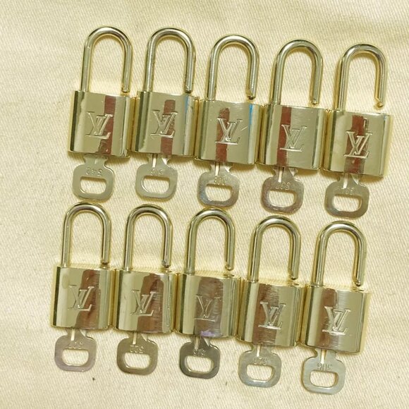 LOUIS VUITTON LV 10 SET PADLOCK KEY CHARM CADENA GOLD-PLATED FRANCE - Picture 1 of 4